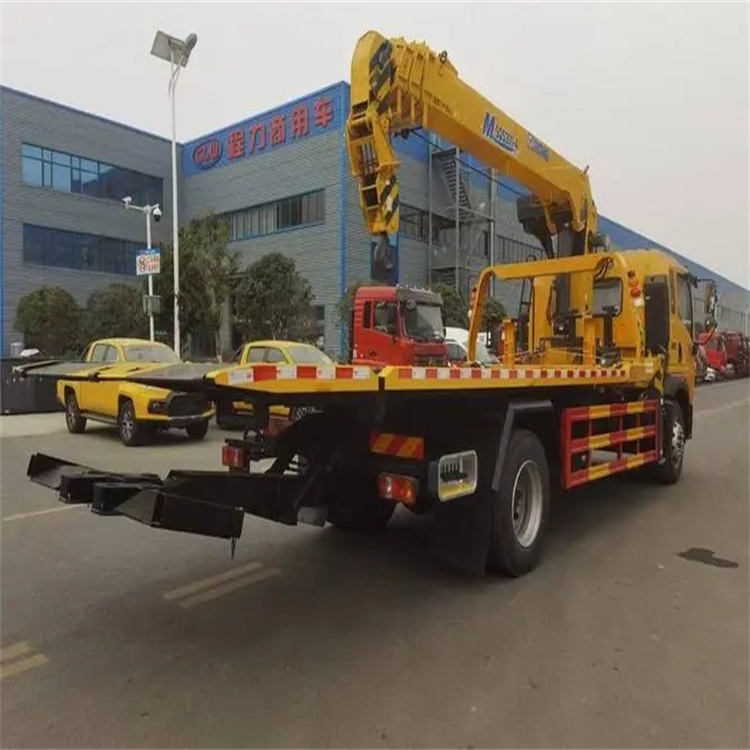 阜平县附近小随车吊出租电话，轻松解决搬运烦恼